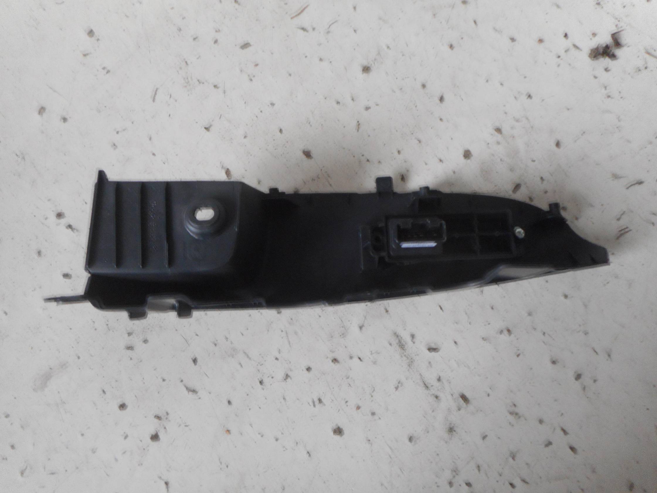 Interruttore alzacristalli porta post. sx.